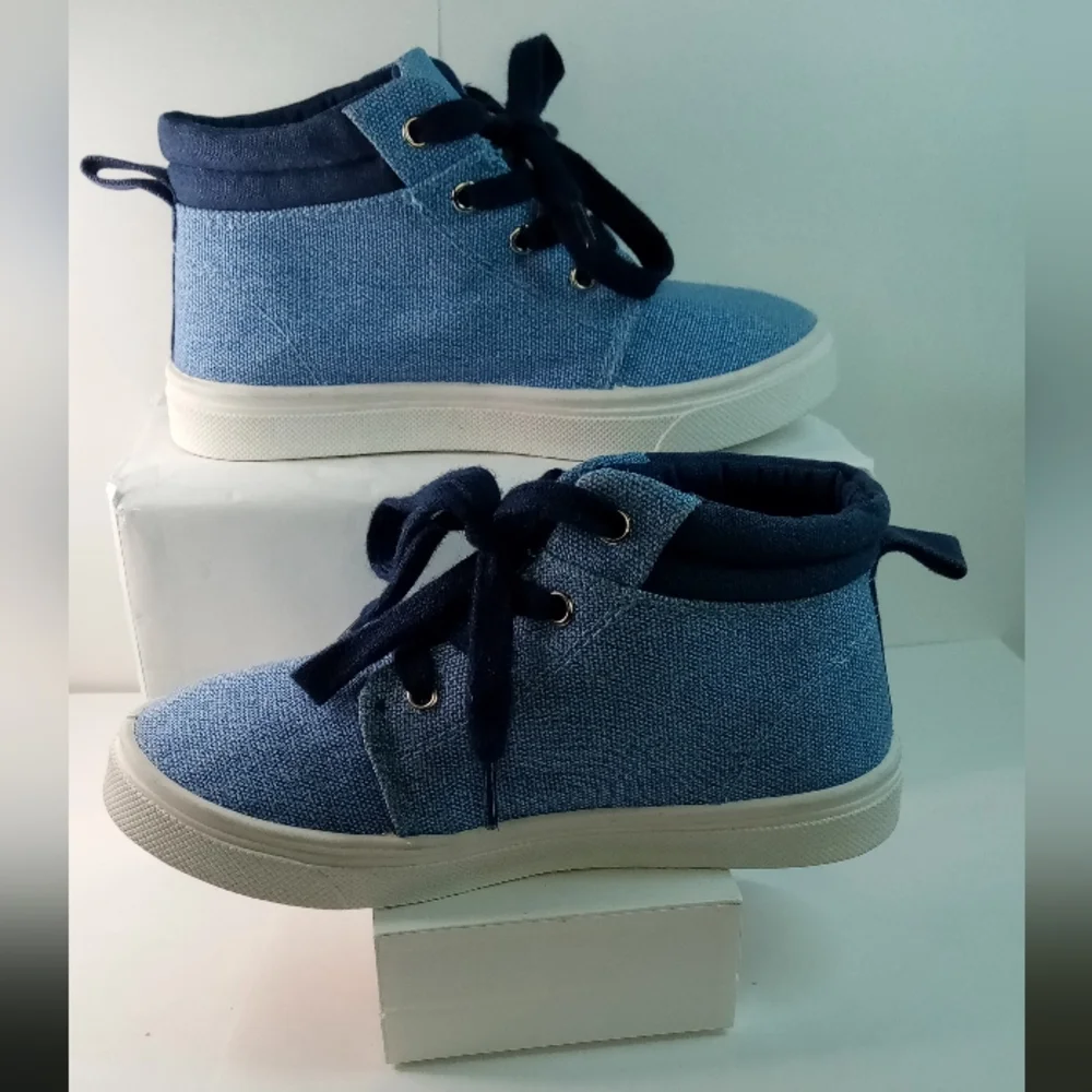Boy/Girl Denim sneakers size 12. Gently used.